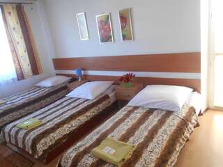 Отели типа «постель и завтрак» Hotelik Gościnny Радзынь-Подляский Семейный номер с общей ванной комнатой-4